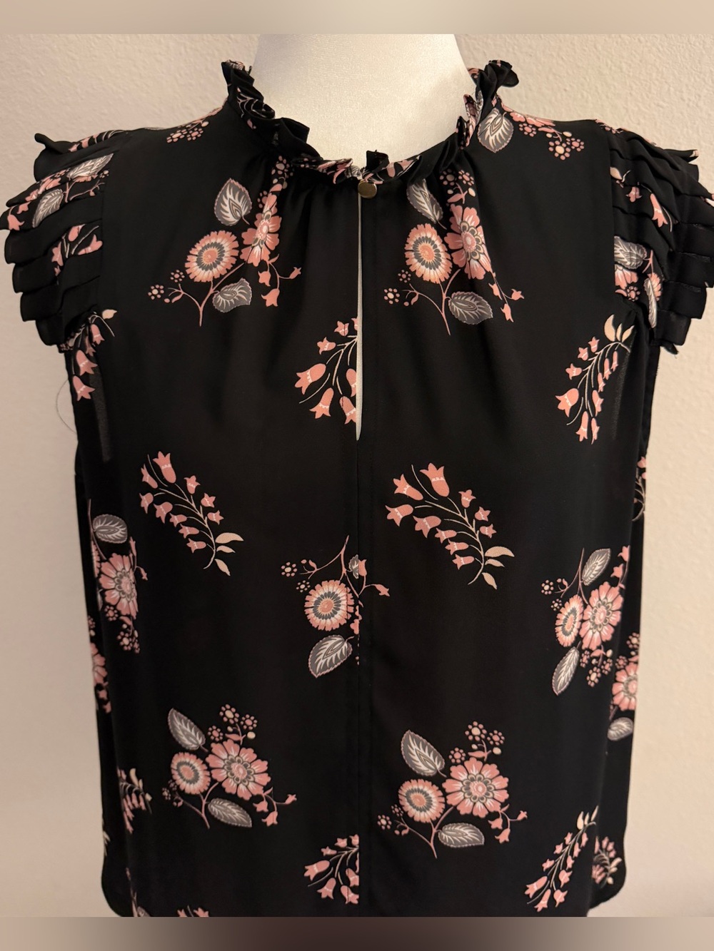 LOFT Black Pink Floral Ruffle Shoulder Sleeveless Blouse Size M - EUC - Picture 2 of 8